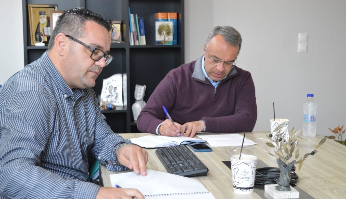 Πελασγία: Εσωτερική Οδοποιία με πόρους του Υπ. Υποδομών και Μεταφορών Πελασγία: Εσωτερική Οδοποιία με πόρους του Υπ. Υποδομών και Μεταφορών